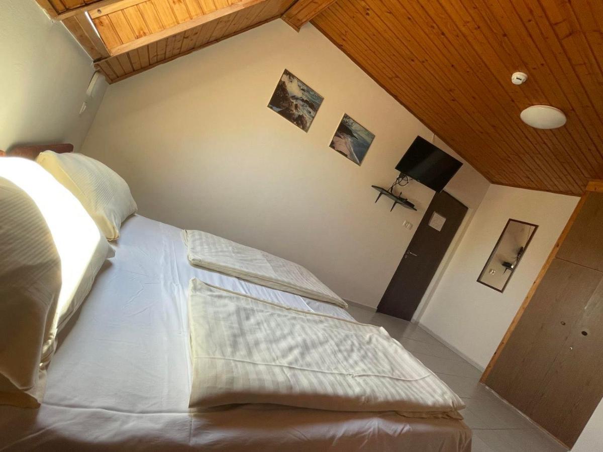 Lelle Centrum Vendégház Balatonlelle Esterno foto