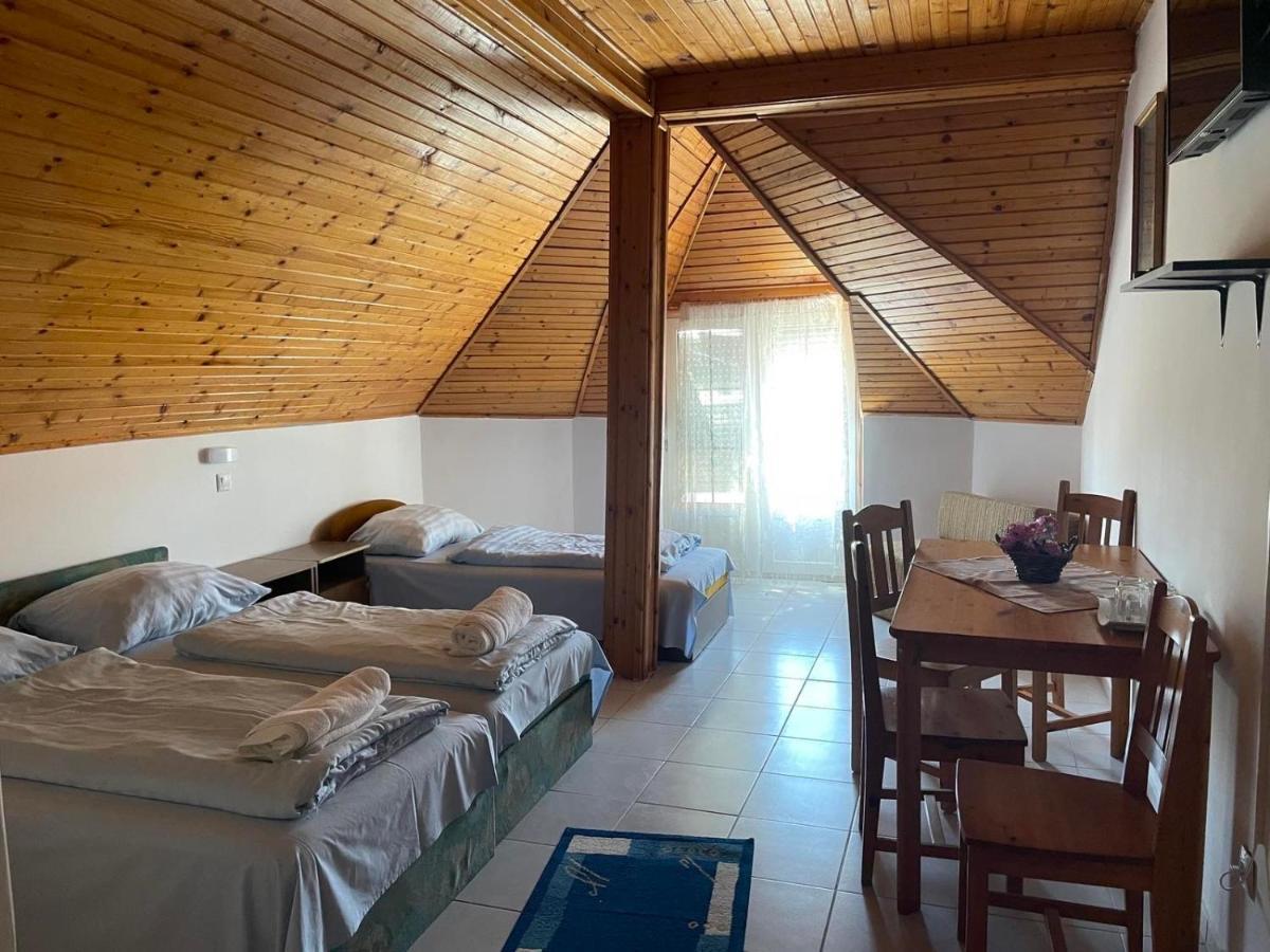Lelle Centrum Vendégház Balatonlelle Esterno foto