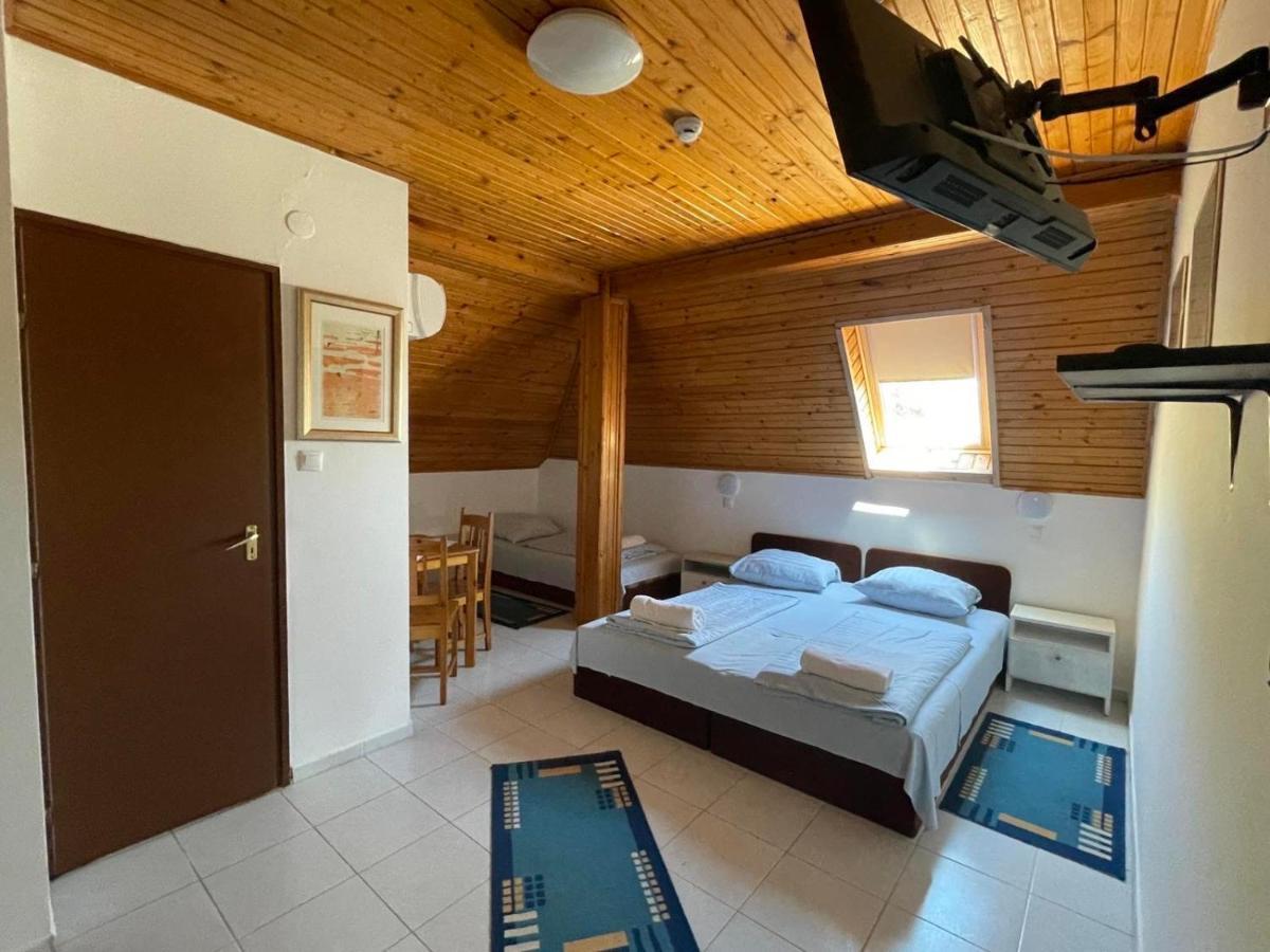 Lelle Centrum Vendégház Balatonlelle Esterno foto